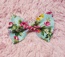 Load image into Gallery viewer, Skylah floral bow