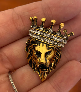 Lion crown lapel pin